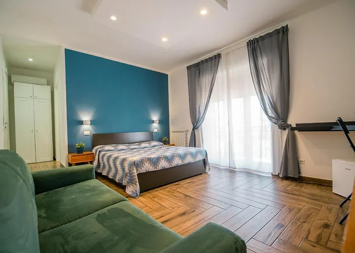 Hub Ferroviario - 12 Posti Letto Per Il Tuo Gruppo A Napoli Con Wifi E Netflix