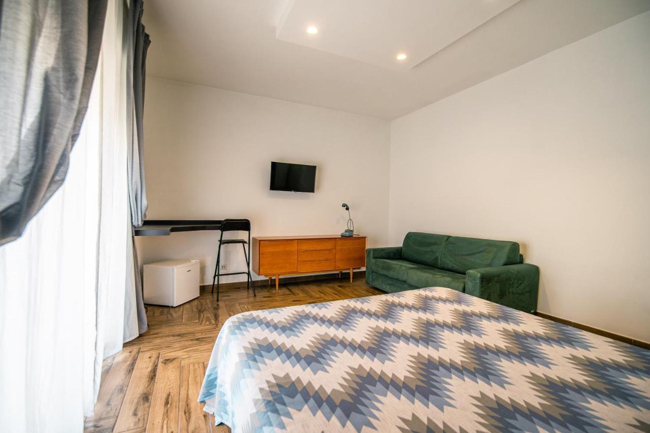 Hub Ferroviario - 12 Posti Letto Per Il Tuo Gruppo A Con Wifi E Netflix * Neapel