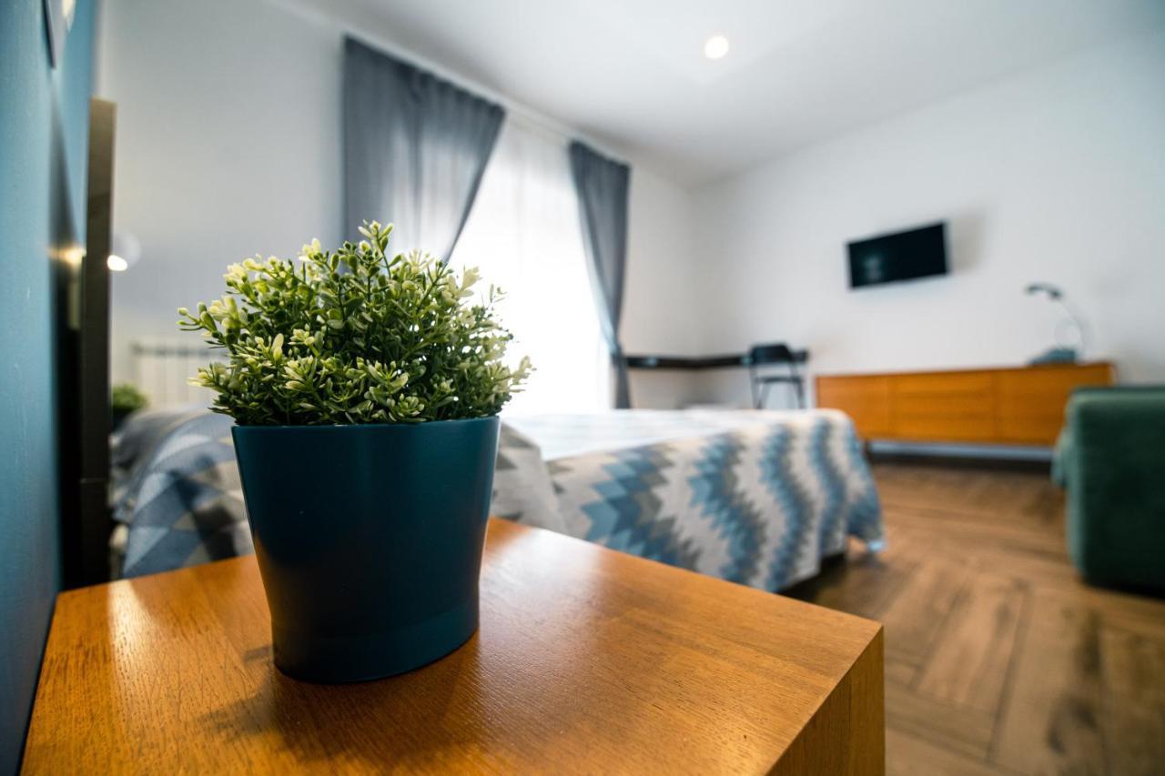 Hub Ferroviario - 12 Posti Letto Per Il Tuo Gruppo A Con Wifi E Netflix * Neapel
