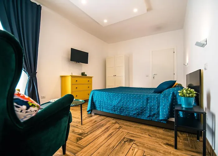Hub Ferroviario - 12 Posti Letto Per Il Tuo Gruppo A Napoli Con Wifi E Netflix