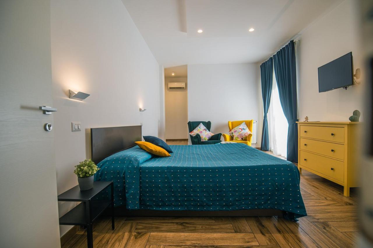 Bed and breakfast Hub Ferroviario - 12 Posti Letto Per Il Tuo Gruppo A Con Wifi E Netflix Nápoles